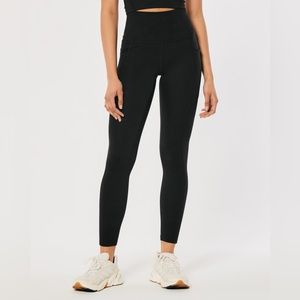 Hollister Gilly Hicks recharge high rise 7/8 Leggings w/ pocket. NWT Med Short